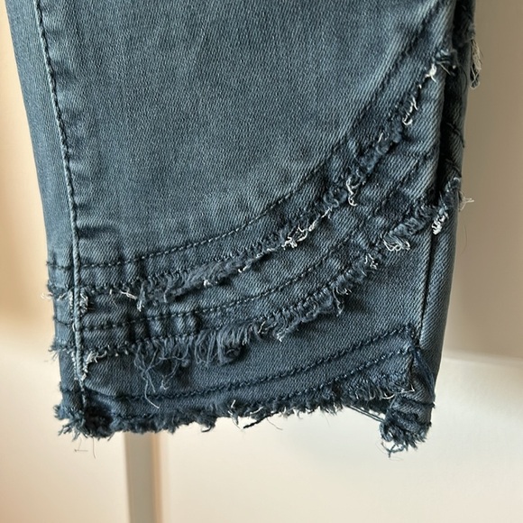 Charlie B Frayed Hem Ankle Jeans in Balsam - Picture 4 of 11